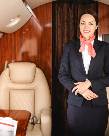 Come diventare hostess di volo